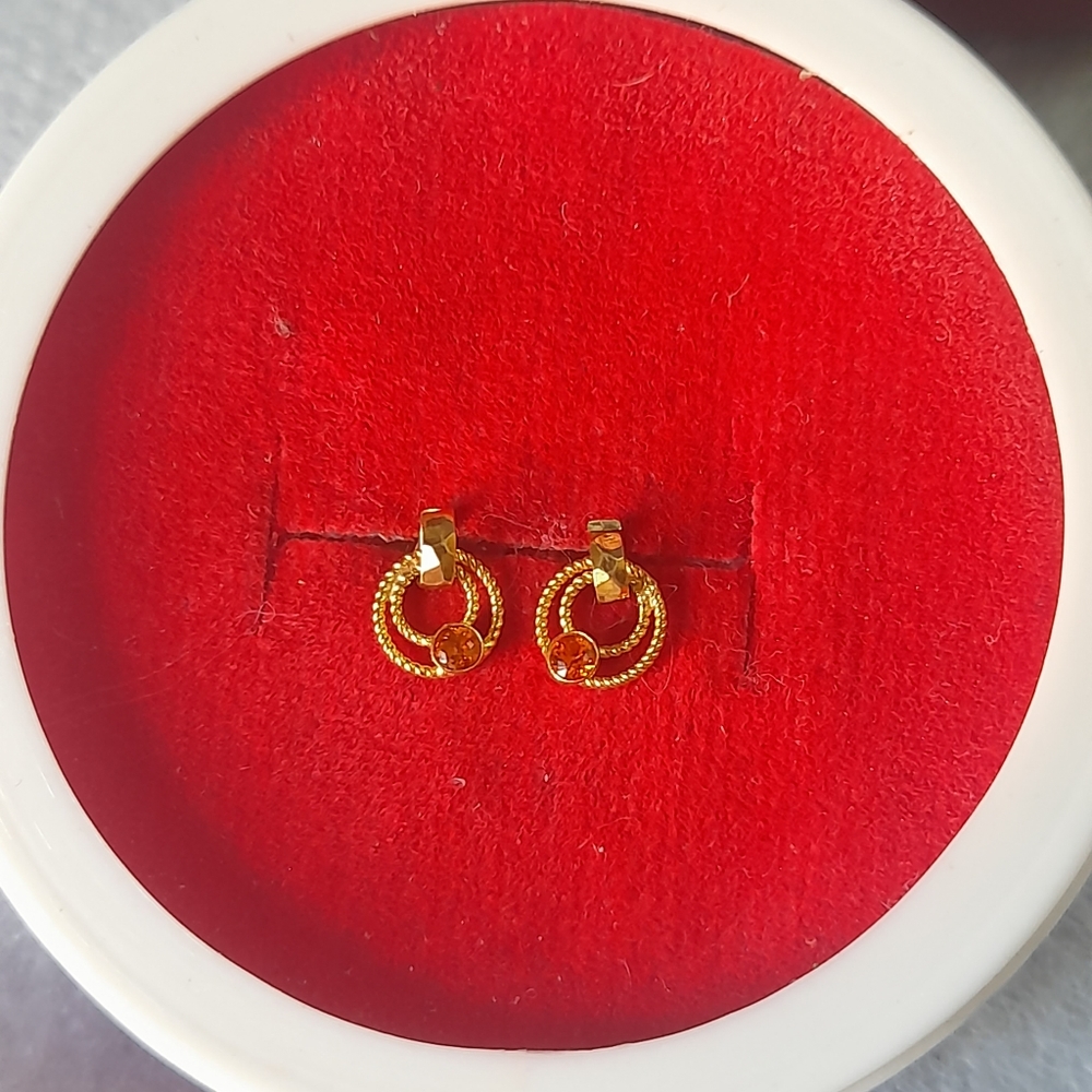 Beautiful new ring type earrings - Picture 2 of 10